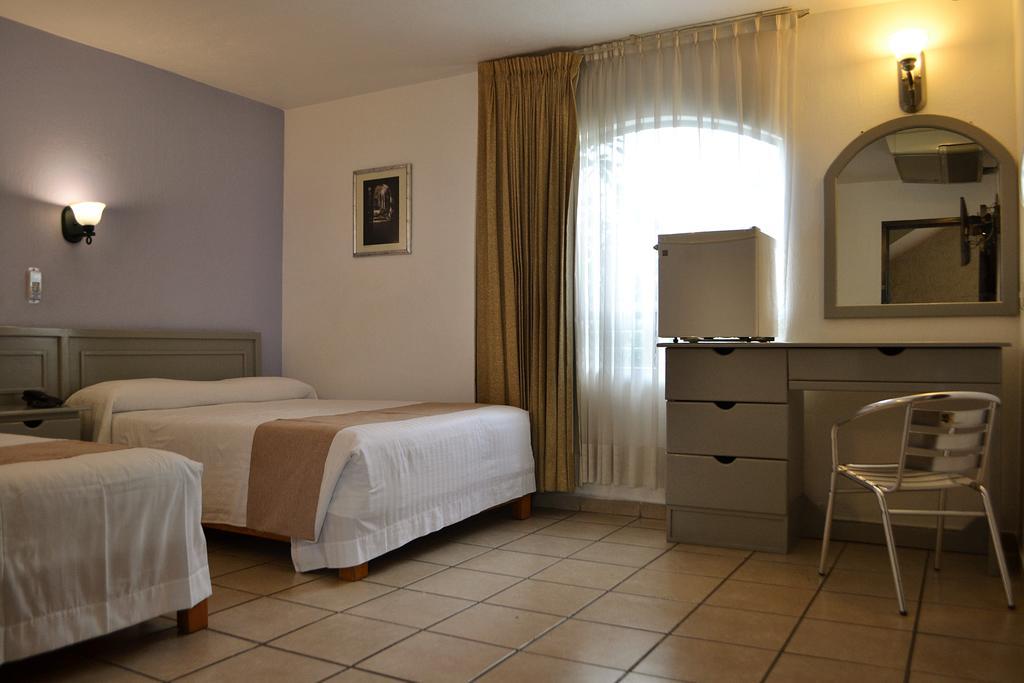 Hotel Villa Del Sol Expo Guadalajara Bagian luar foto